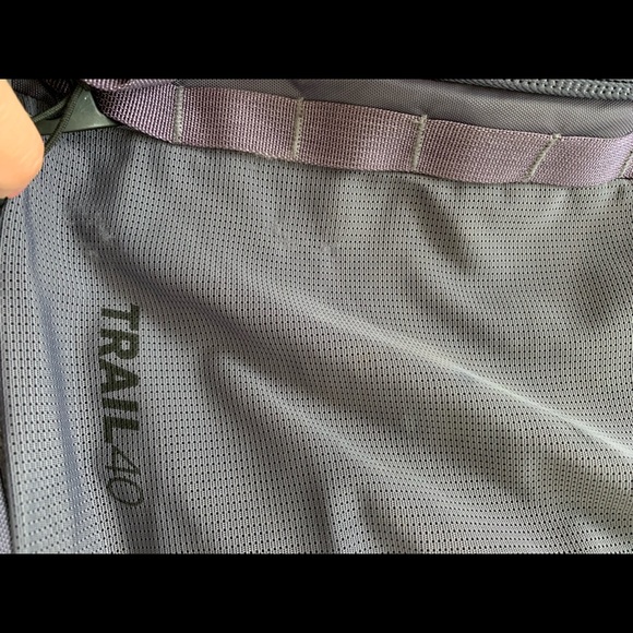 REI women’s trail 40 backpack. ON HOLD 24 hours - Picture 6 of 8